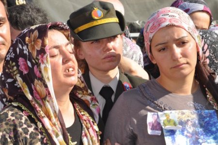 Piyade Er Emrah Karataban gözyaşlarıyla son yolculuğuna uğurlandı