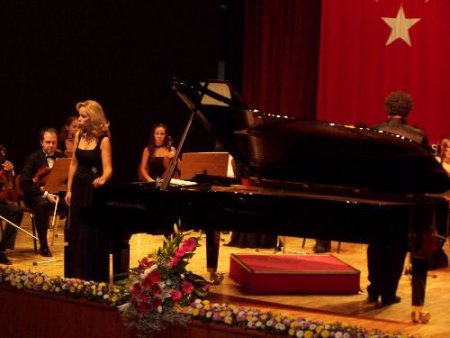 Piyanist Hande Dalkılıç Burdurluları Coşturdu