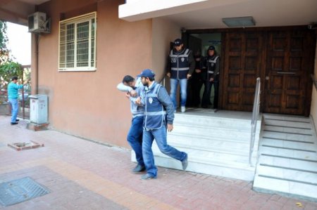 Piyasaya sahte dolar süren Gürcü kadın ve arkadaşı yakalandı