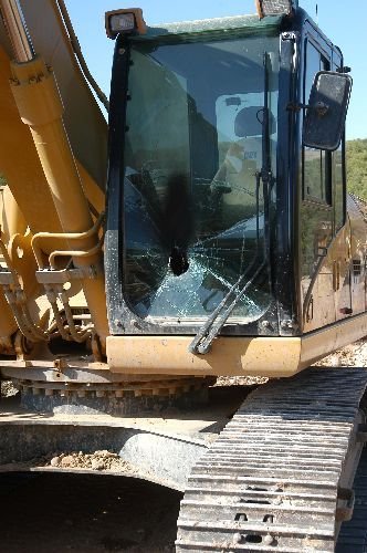 Pkk, Tunceli'de Şantiye Basıp Kamyon Yaktı
