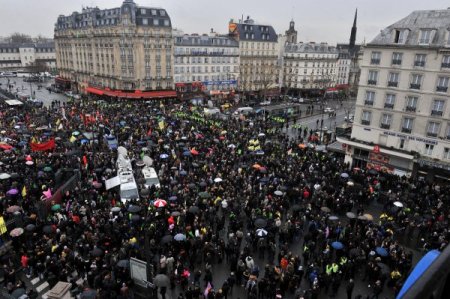 PKK sempatizanları cinayetleri protesto için toplandı