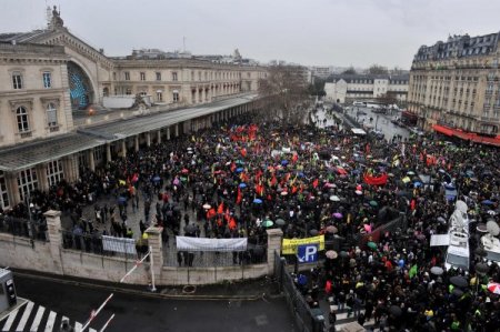 PKK sempatizanları cinayetleri protesto için toplandı