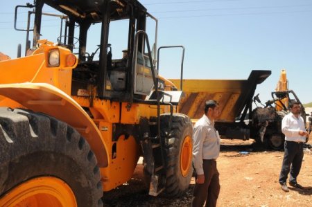 Pkk'lılar Taş Ocağını Basarak İş Makinelerini Ateşe Verdi