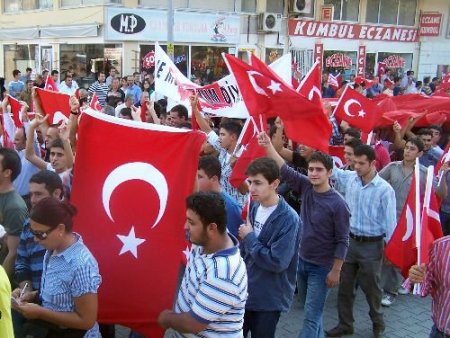 Pkk'lıların Karşılanması Serik'te Protesto Edildi