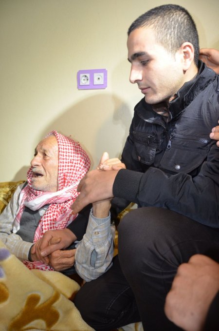 PKK’nın kaçırdığı er Çeçan, zılgıtlar ve gözyaşları arasında ailesine kavuştu