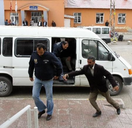 Pkk'nın Lojistik Merkezlerine Operasyon: 7 Kişi Gözaltına Alındı