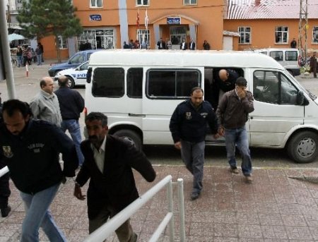 Pkk'nın Lojistik Merkezlerine Operasyon: 7 Kişi Gözaltına Alındı