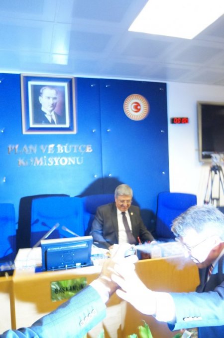 Plan ve Bütçe Komisyonu'nda biber gazı krizi