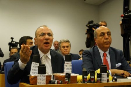 Plan ve Bütçe Komisyonu'nda biber gazı krizi