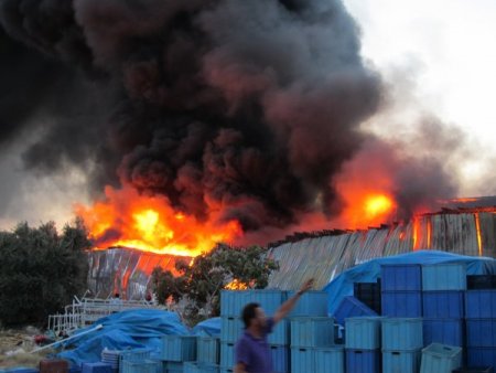 Plastik Dükkânında Yangın (1)