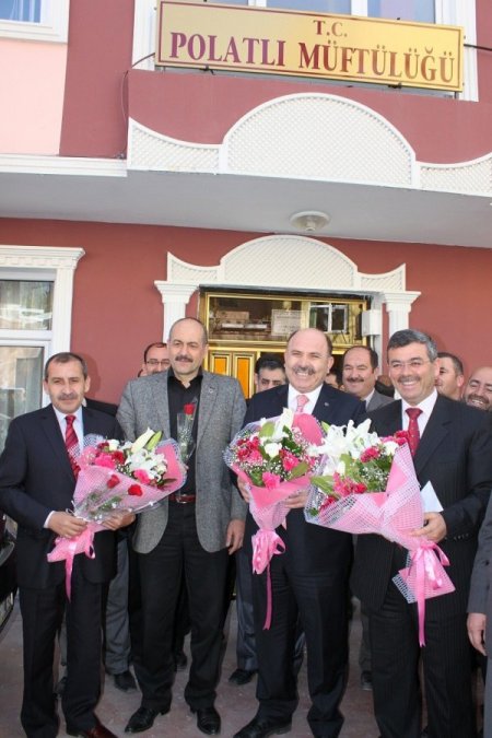 Polatlı Müftülüğü İlçe Protokolüne Ve Esnafa Gül Dağıttı