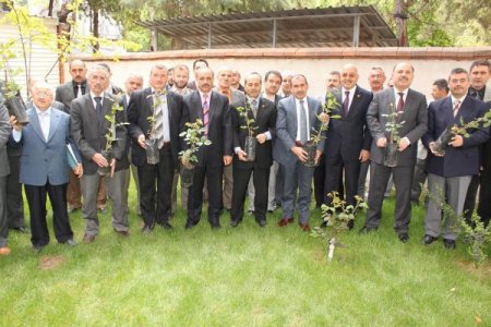 Polatlı’da Cami Bahçeleri Güllerle Donatılacak