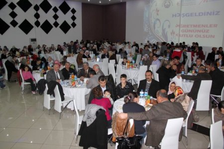 Polatlı’da öğretmenler yemekte bir araya geldi