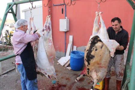 POLİAD, ihtiyaç sahibi ailelere kurban eti dağıttı