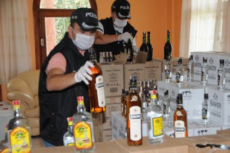 Polis, 100 bin lira değerinde sahte içki ele geçirdi
