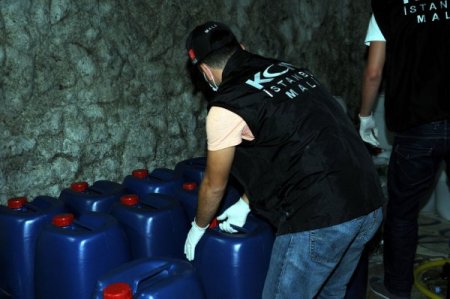 Polis, 100 bin lira değerinde sahte içki ele geçirdi