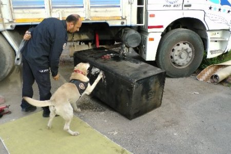 Polis, 153 kilogram eroini zuladan 'besmele' ile çıkardı