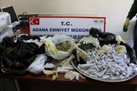 Polis, 9 Kişiyi 3 Kilo Esrarla Yakaladı