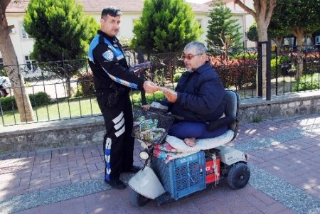 Polis, aile içi şiddetin önüne geçmek için bilgilendirme yapıyor