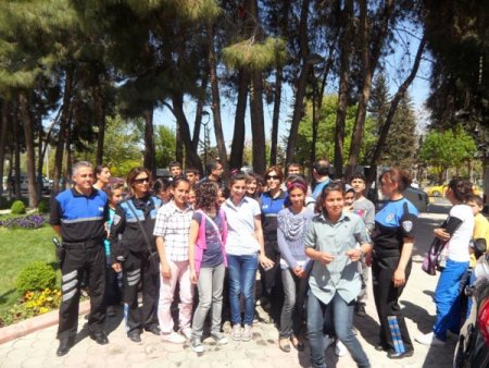 Polis, Dar Gelirli Çocukları Sbs'ye Hazırlıyor