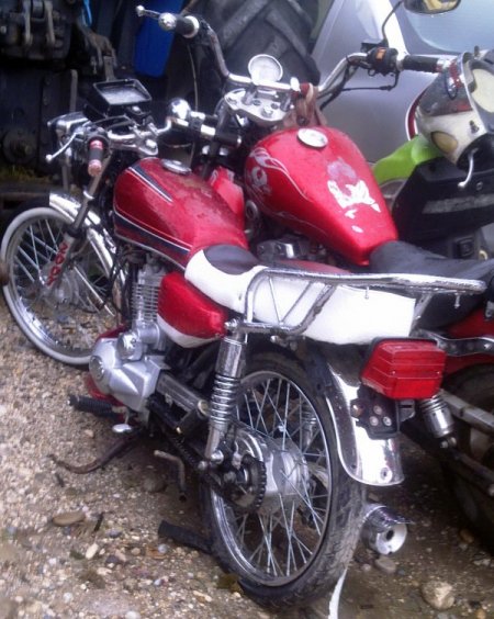 Polis, 'dur' ihtarına uymayan motosikletli genci ateş ederek durdu