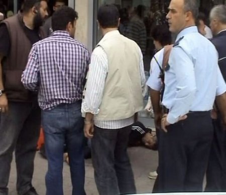 Polis, 'dur' İhtarına Uymayarak Silah Çeken Şahsı Ayağından Vurdu