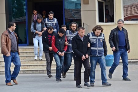 Polis, eroini gizlendiği bölmeden kaynak makinesiyle 7 saatte çıkardı