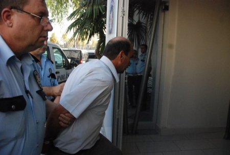 Polis, hırsızlık şüphelisini kovalamaca sonucu yakaladı