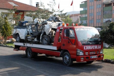 Polis, Hurdaya Dönen Minibüsü İnceleyecek