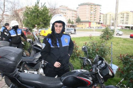 Polis, huzur için kortej düzenledi, şehir turu attı