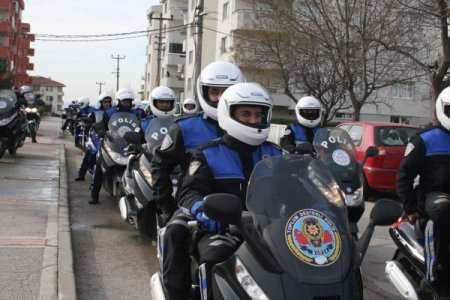 Polis, huzur için kortej düzenledi, şehir turu attı
