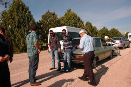 Polis, kaçan esrar tacirini yüzerek yakaladı