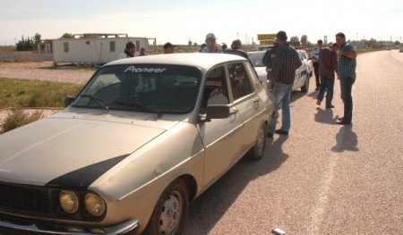 Polis, kaçan esrar tacirini yüzerek yakaladı