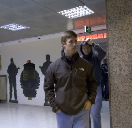 Polis, kayıp Amerikalı kadının arkadaşlarını dinledi