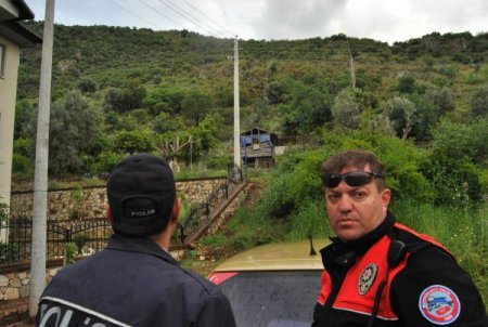 Polis, Mahalleye İnen Domuzları Mp-5 Tüfekle Takip Etti