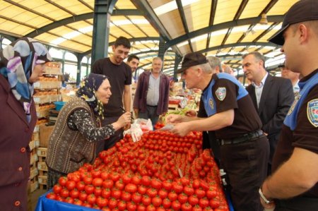 Polis, Pazar Esnafını Sahte Paraya Karşı Uyardı