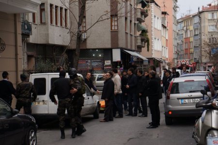 Polis, saldırganı vurarak rehineyi kurtardı