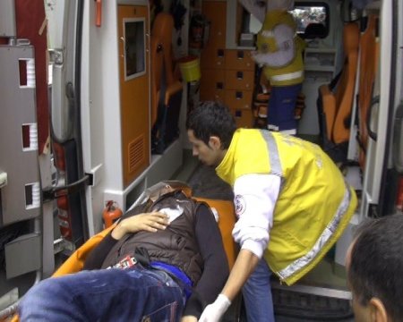 Polis, saldırganı vurarak rehineyi kurtardı