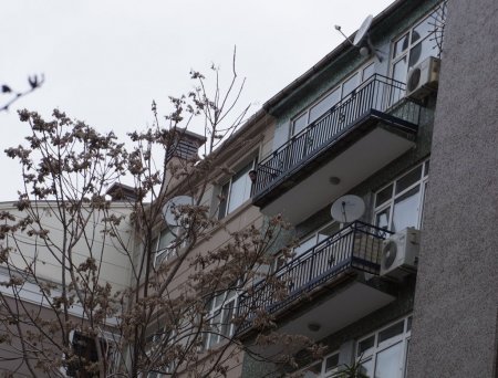 Polis, saldırganı vurarak rehineyi kurtardı