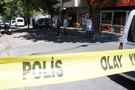 Polis, Silahlı Saldırganları Arıyor