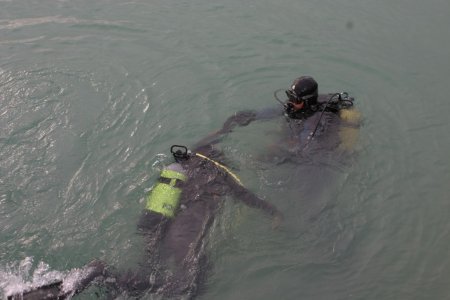 Polis, sulama kanalına düşen çocuğu arıyor