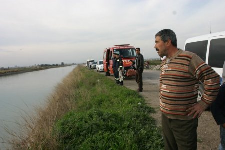 Polis, sulama kanalına düşen çocuğu arıyor