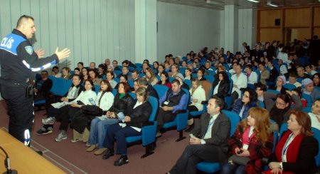 Polis, tıp fakültesi çalışanlarını güvenlik zafiyetleri konusunda uyardı