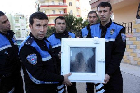 Polis, Tüpçü Diye Çalınan Zile Kapıyı Açan Vatandaşı Uyardı