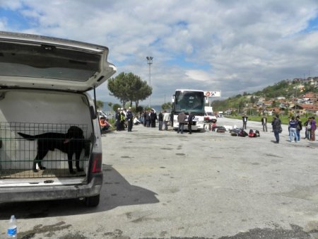 Polis, Yolcu Otobüsünde Eroin Ve Kaçak Sigara Ele Geçirdi