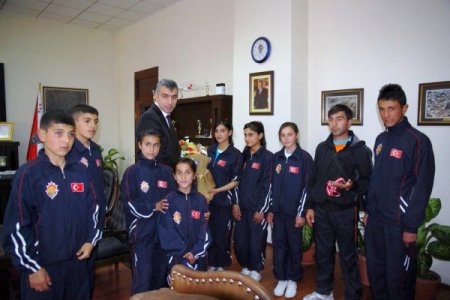 Polis Abileri Ellerinden Tuttu, Kars'ta Yıldızlar Kaybolmayacak