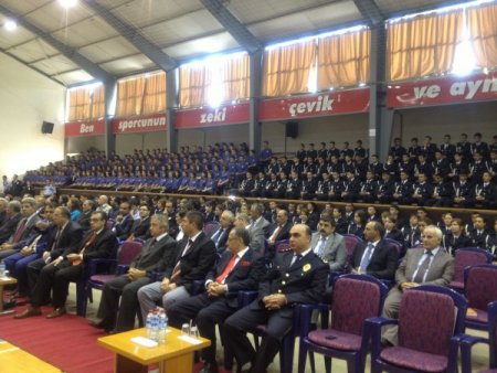 Polis adayı öğrenciler eğitime başladı