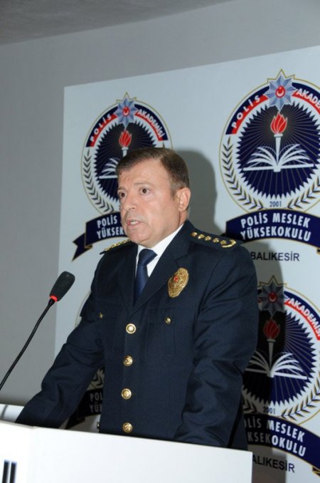 Polis adaylarına ilk ders Balıkesir Valisi Turhan'dan