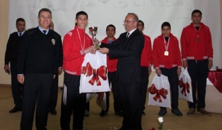 Polis adaylarına nasihat: İnsan olmak ve insanlara yardımcı olmak daha önemli