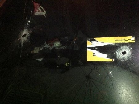 Polis alkollü sürücünün kullandığı aracın kaputunda 300 metre gitti